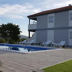Zanic With Private Swimming Pool And Sea View Apartament